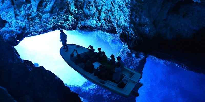 Blue Cave, island Bisevo