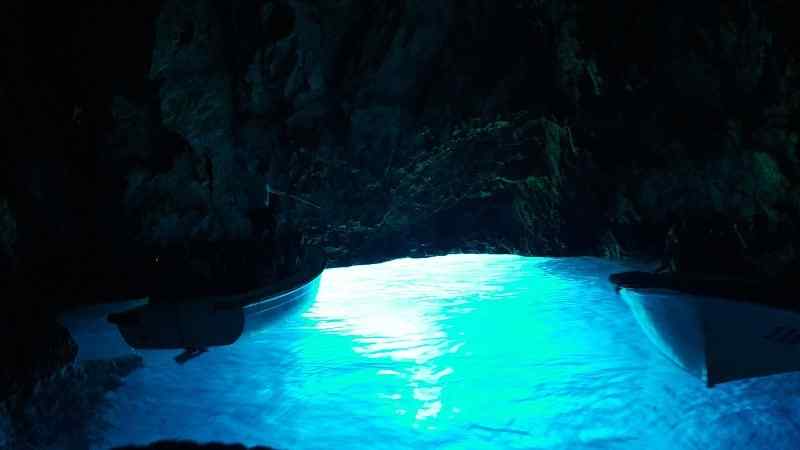 Vis - Blue cave